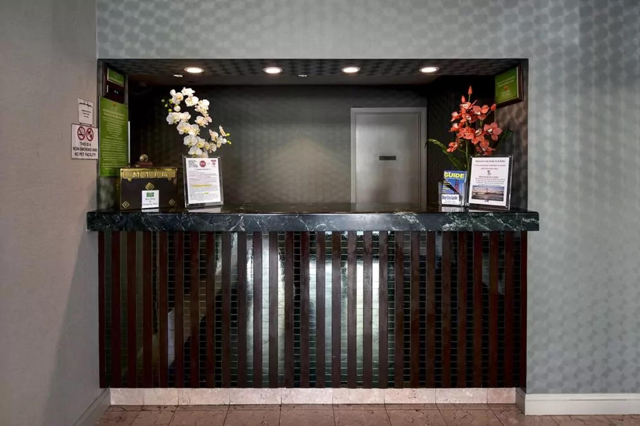 Hotel Center And