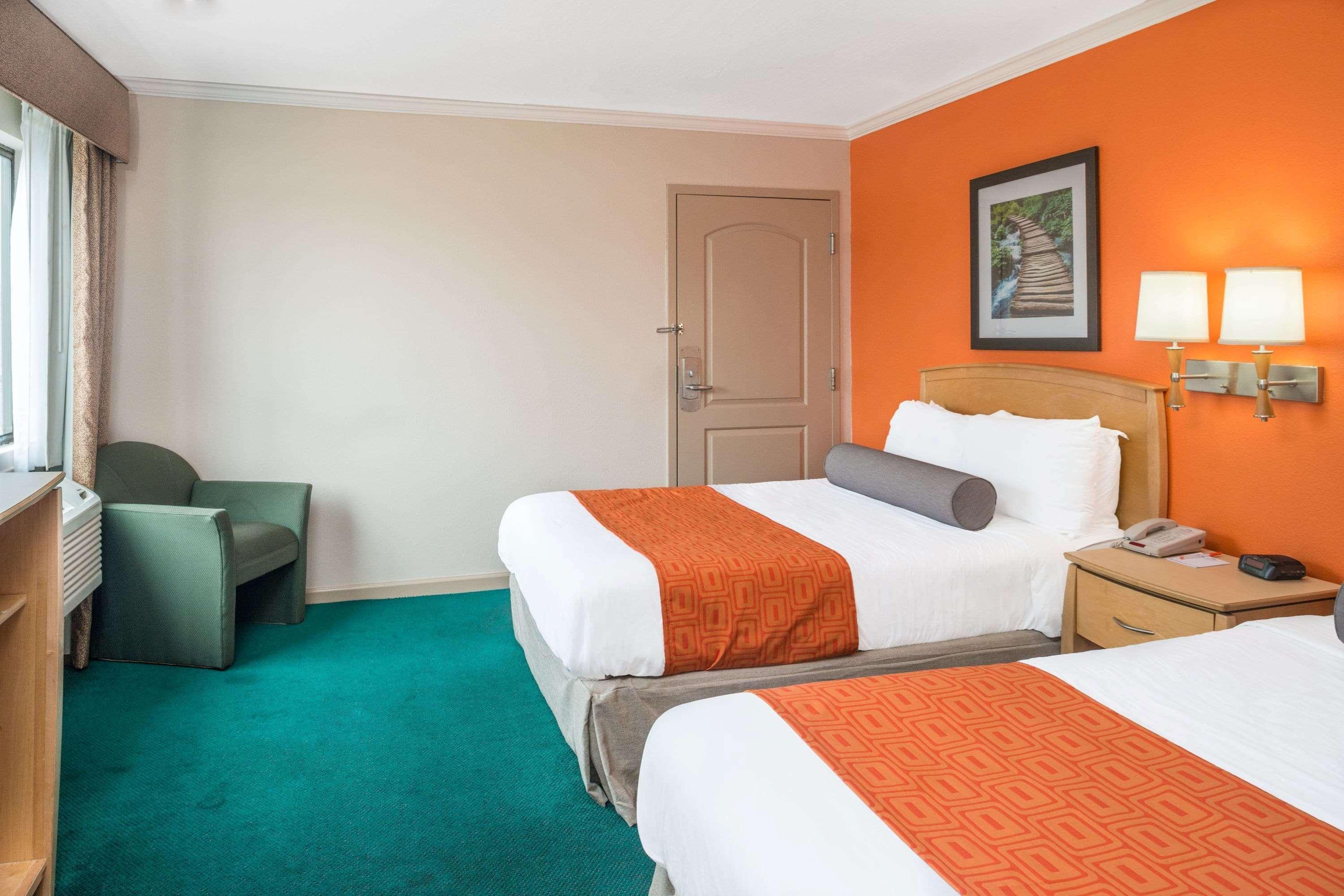 Surestay By Western Marina District Hotel