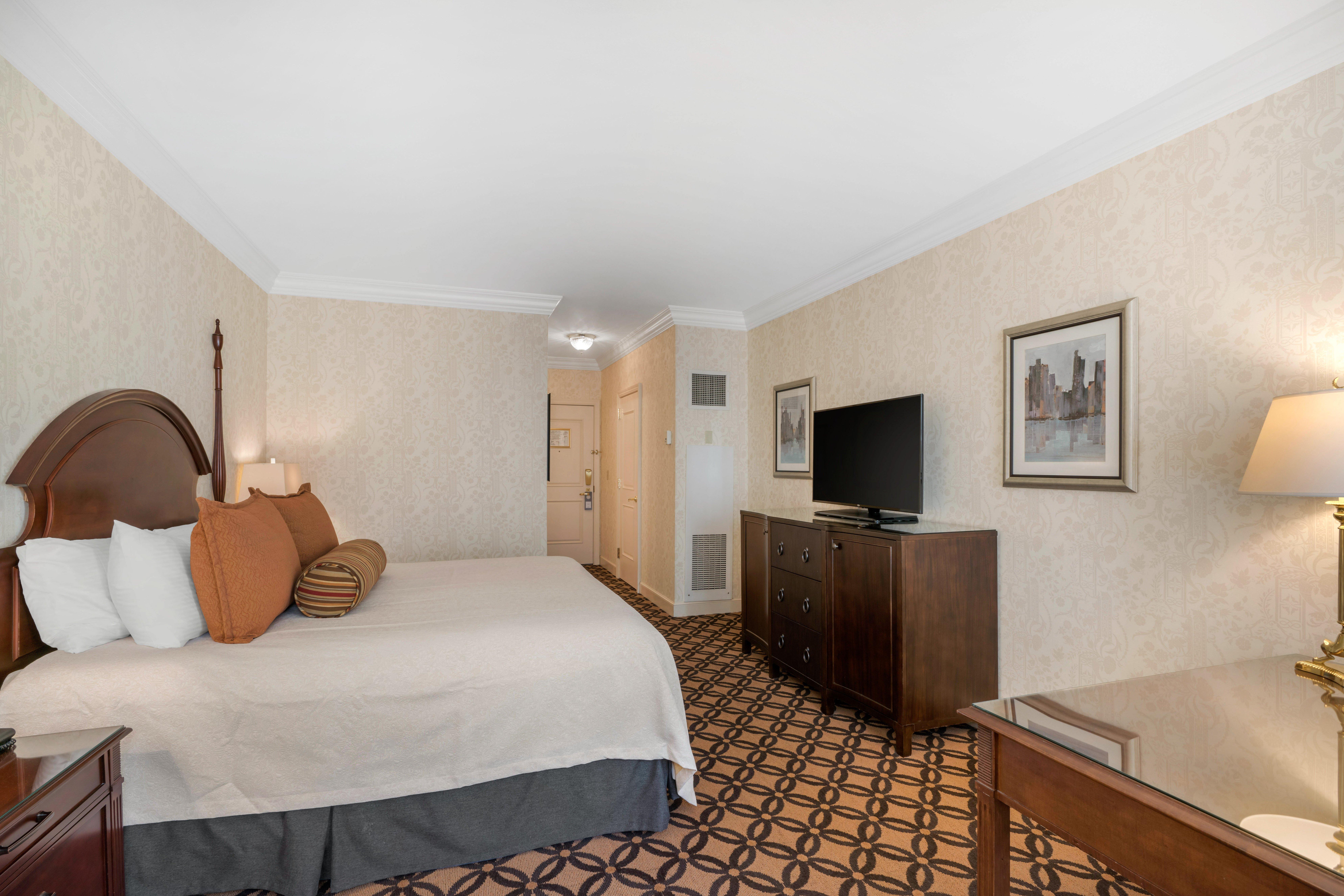 Omni Hotel 4*