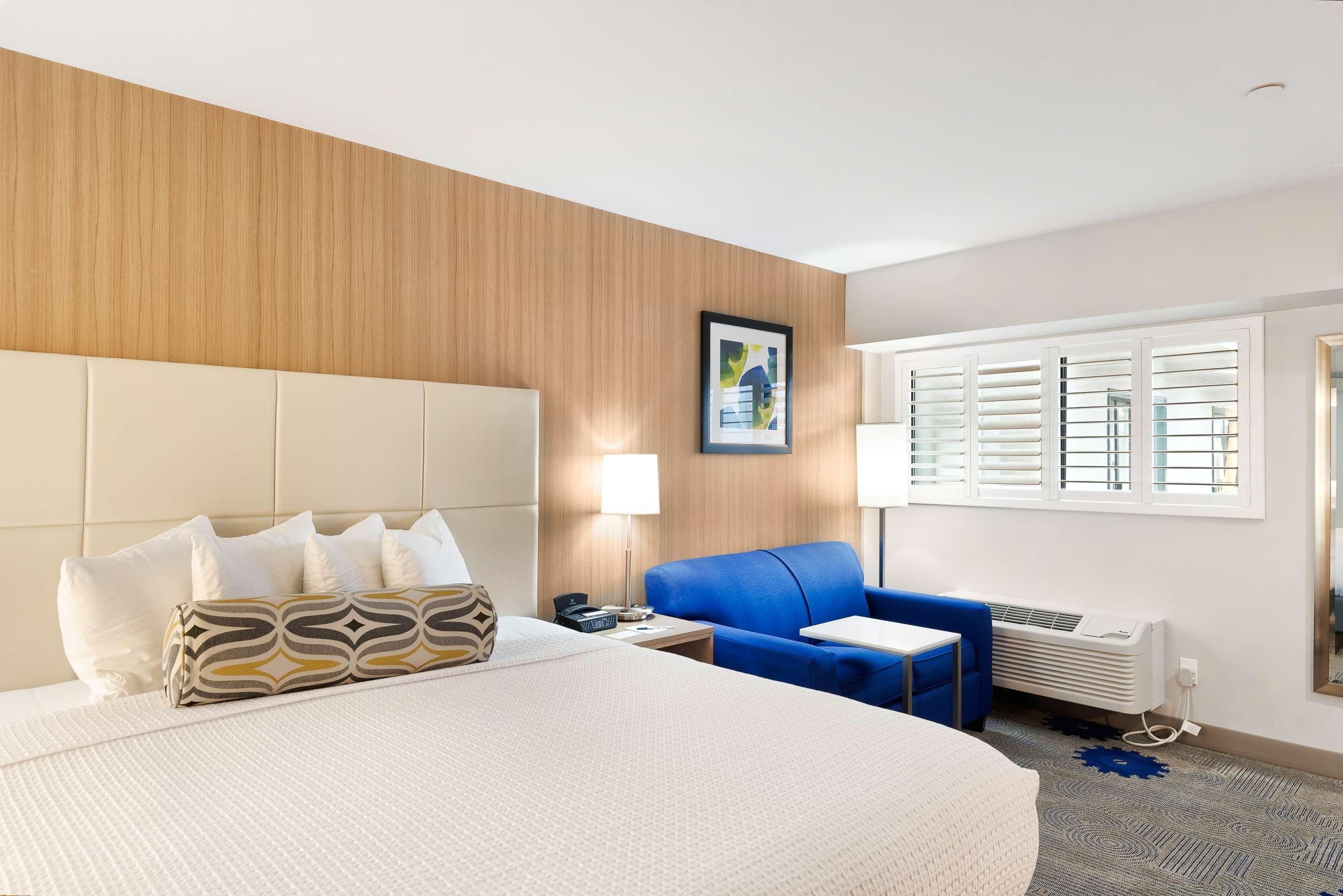Red Coach Motor Hotel 3*
