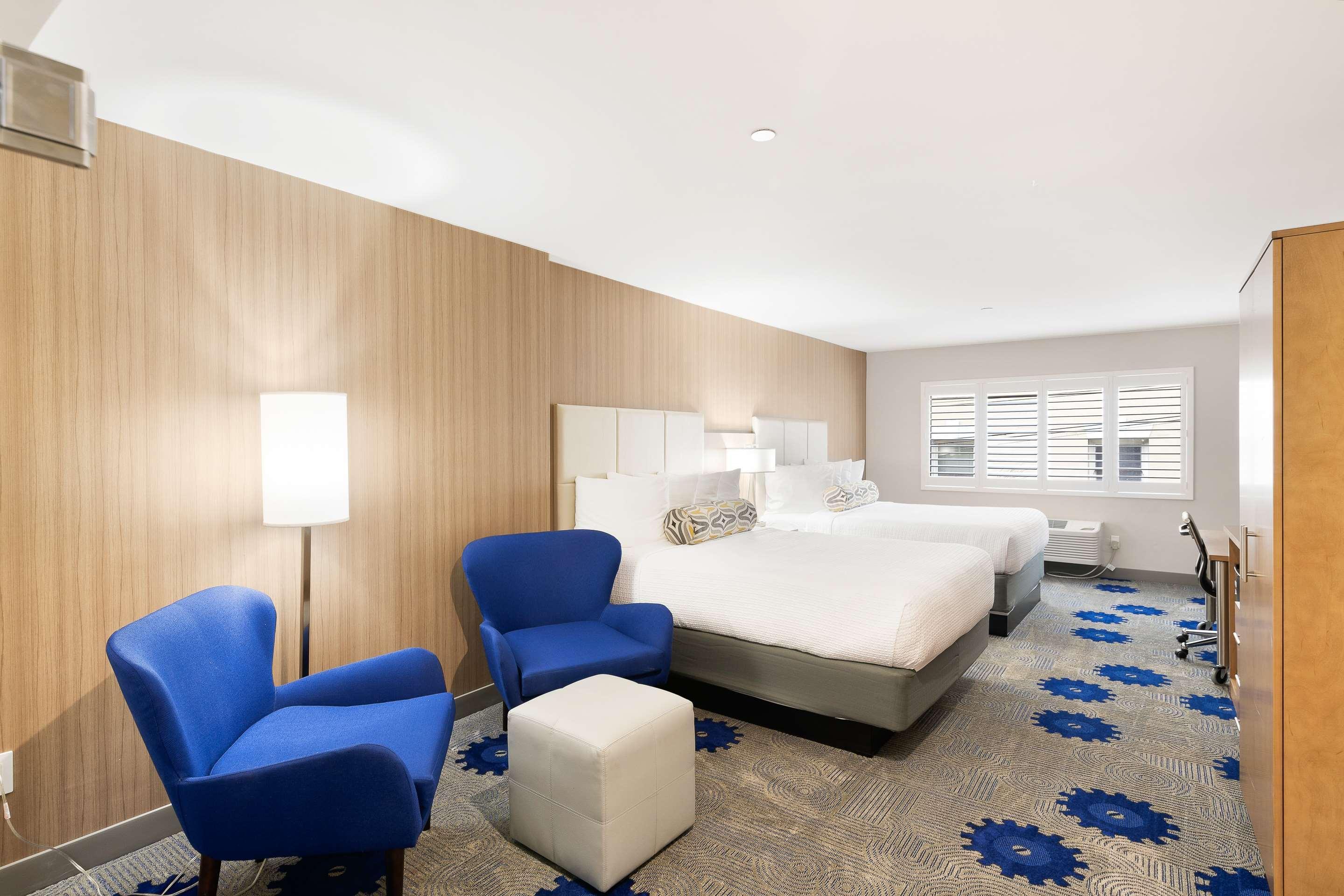 Red Coach Motor Hotel 3*
