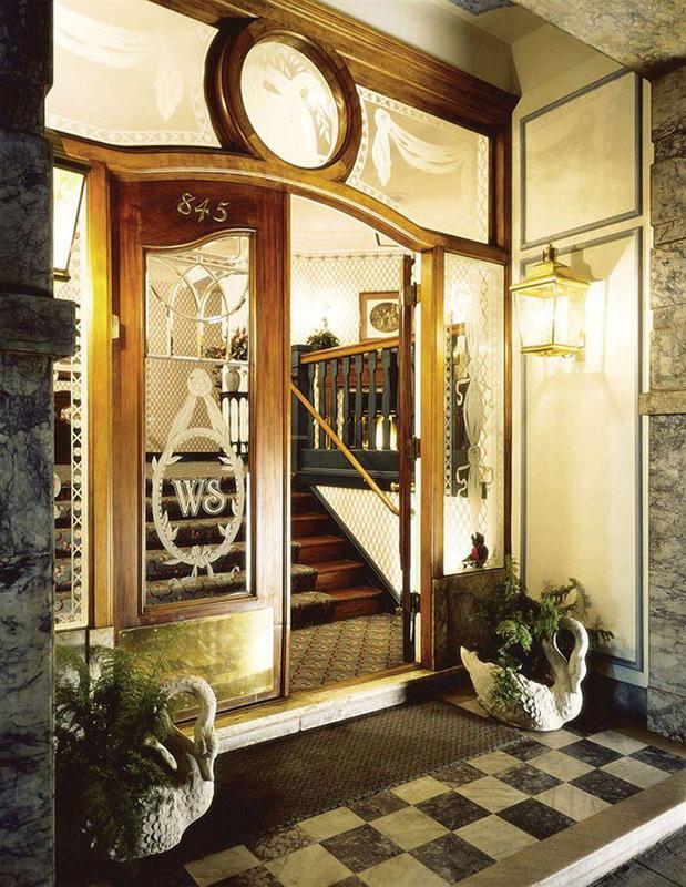 White Swan Hotel 3*