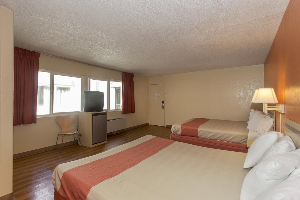 Cathedral Hill Hotel 2*