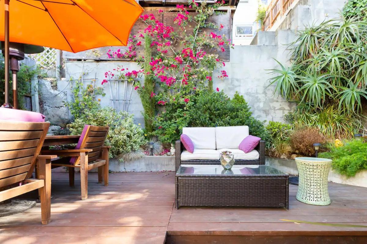 Beautiful In Sun Drenched Garden Holiday home *