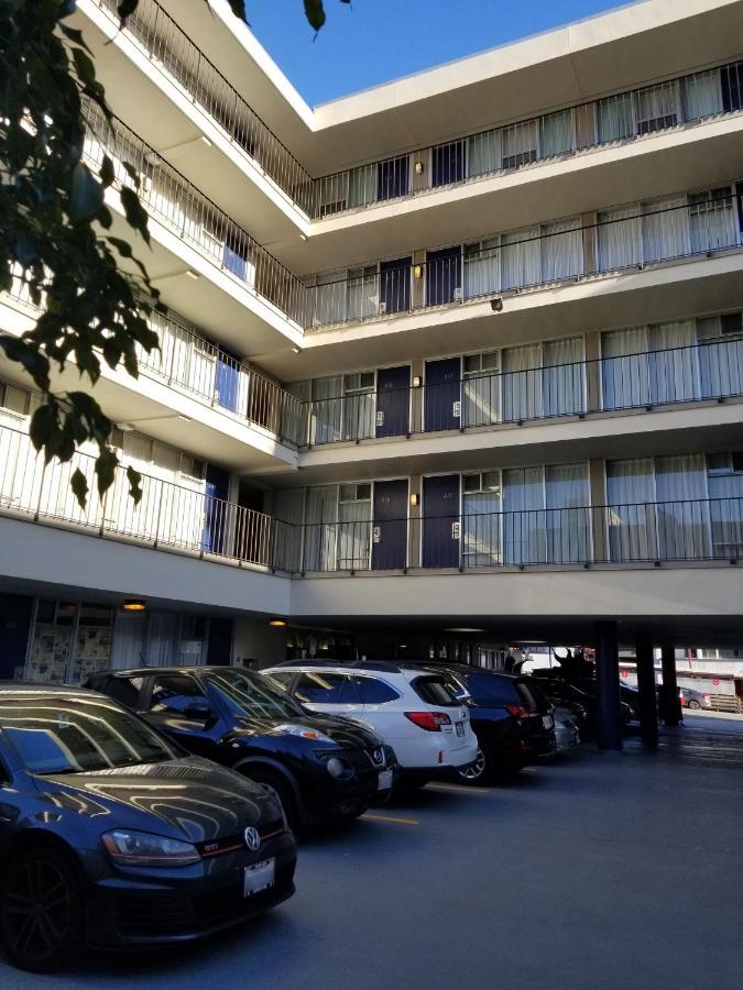 Royal Pacific Motor Hotel 2*