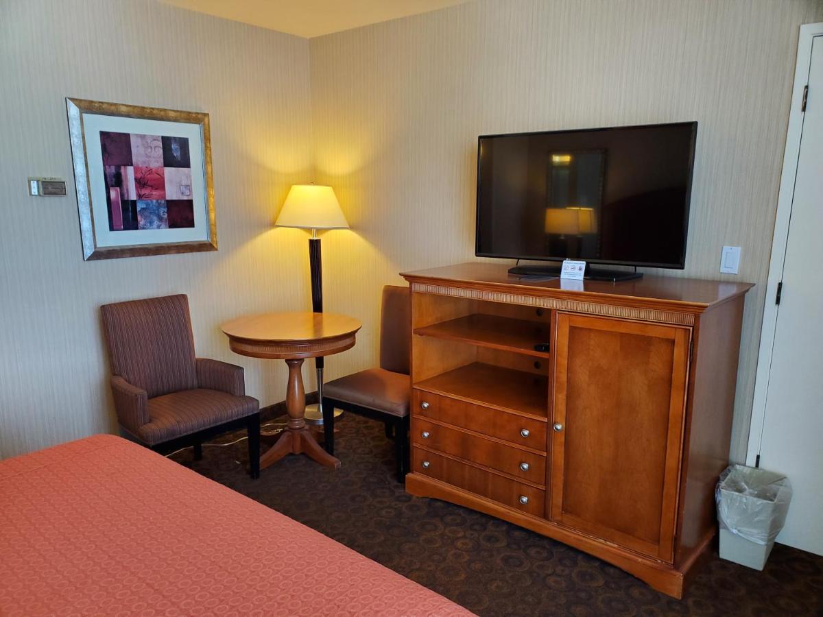 Royal Pacific Motor Hotel 2*