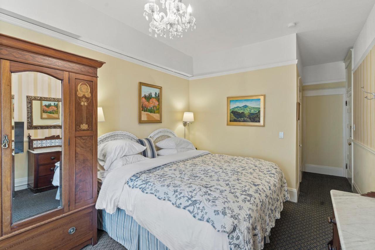 Inn Golden Gate 3*