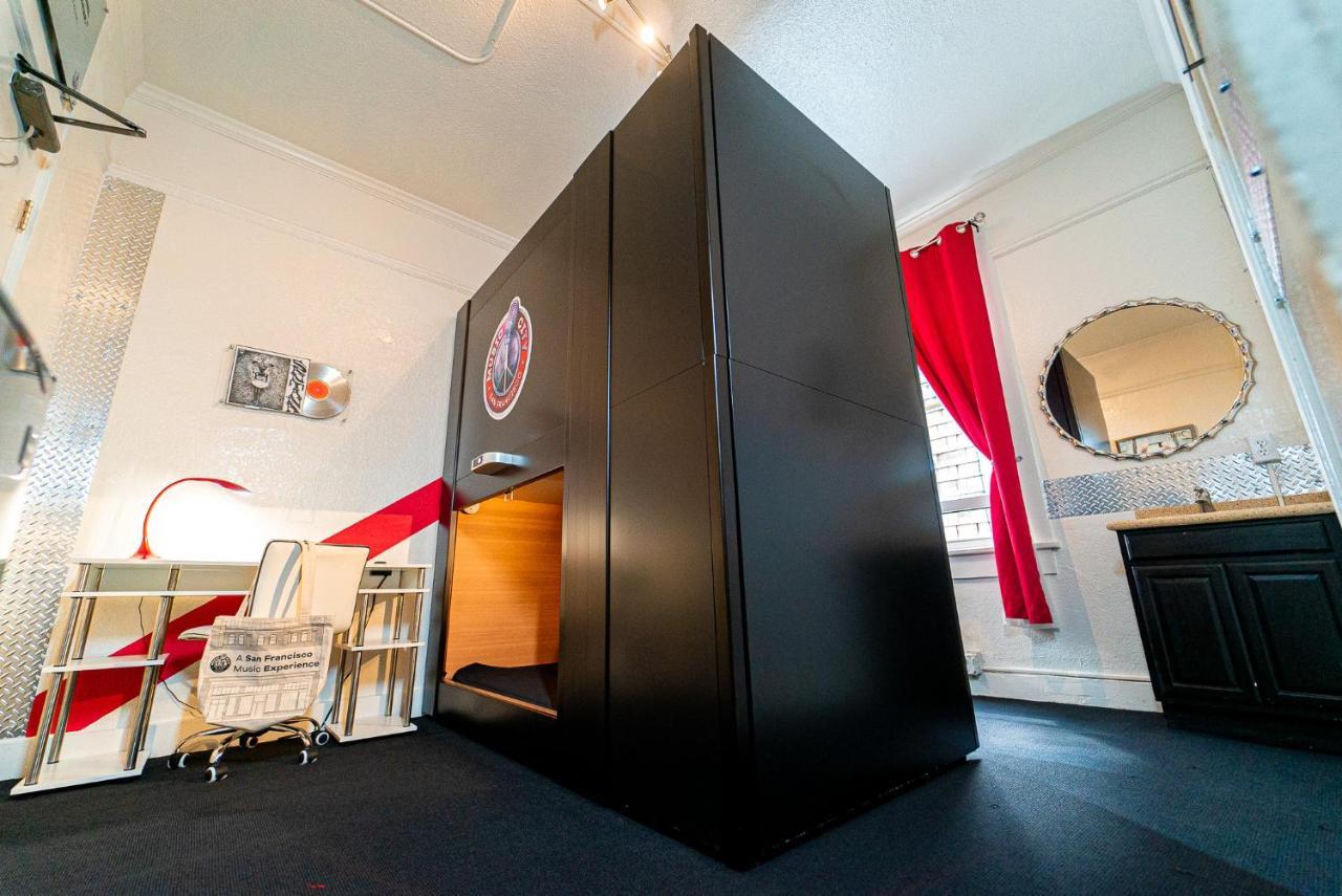 Music - Of The Music Hall Of Fame Hostel