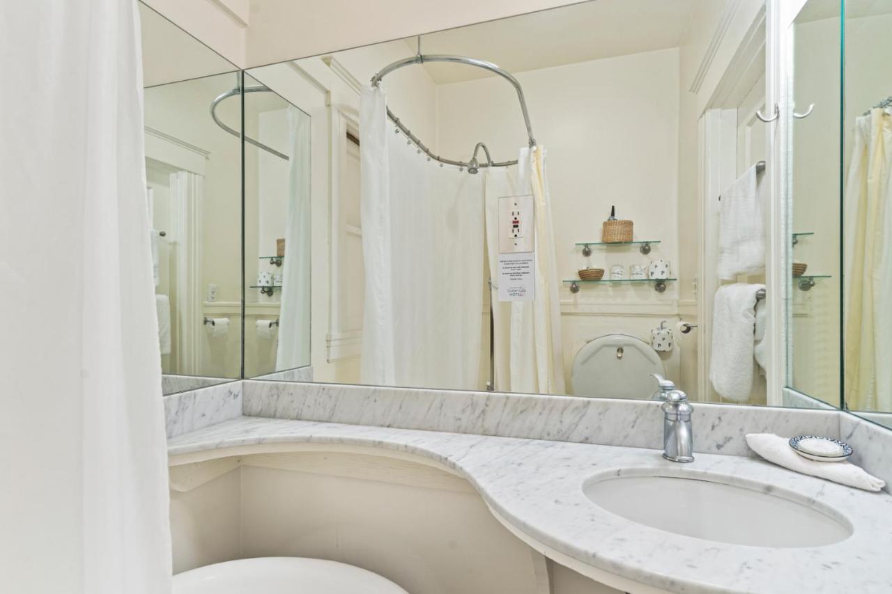 Golden Gate Inn 3*