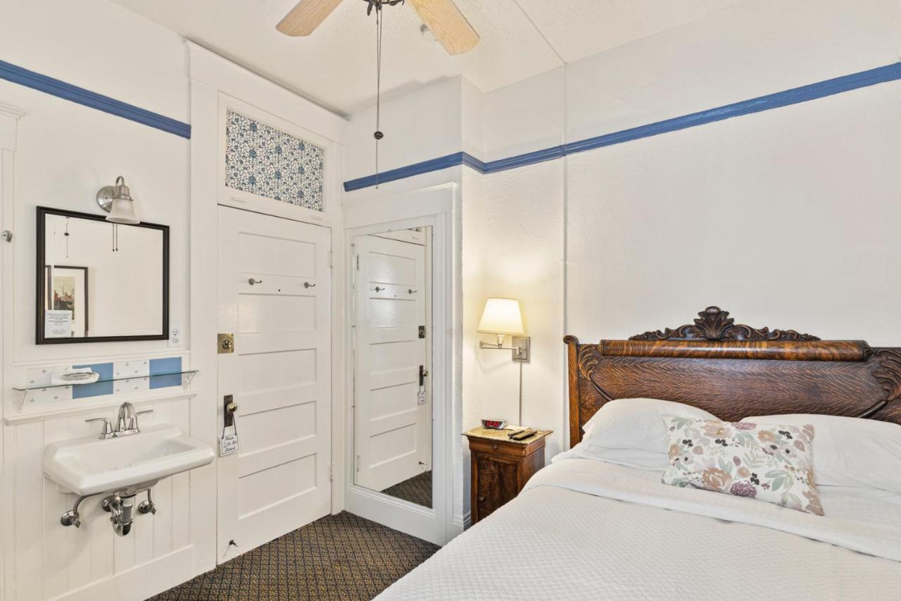 Inn Golden Gate 3*