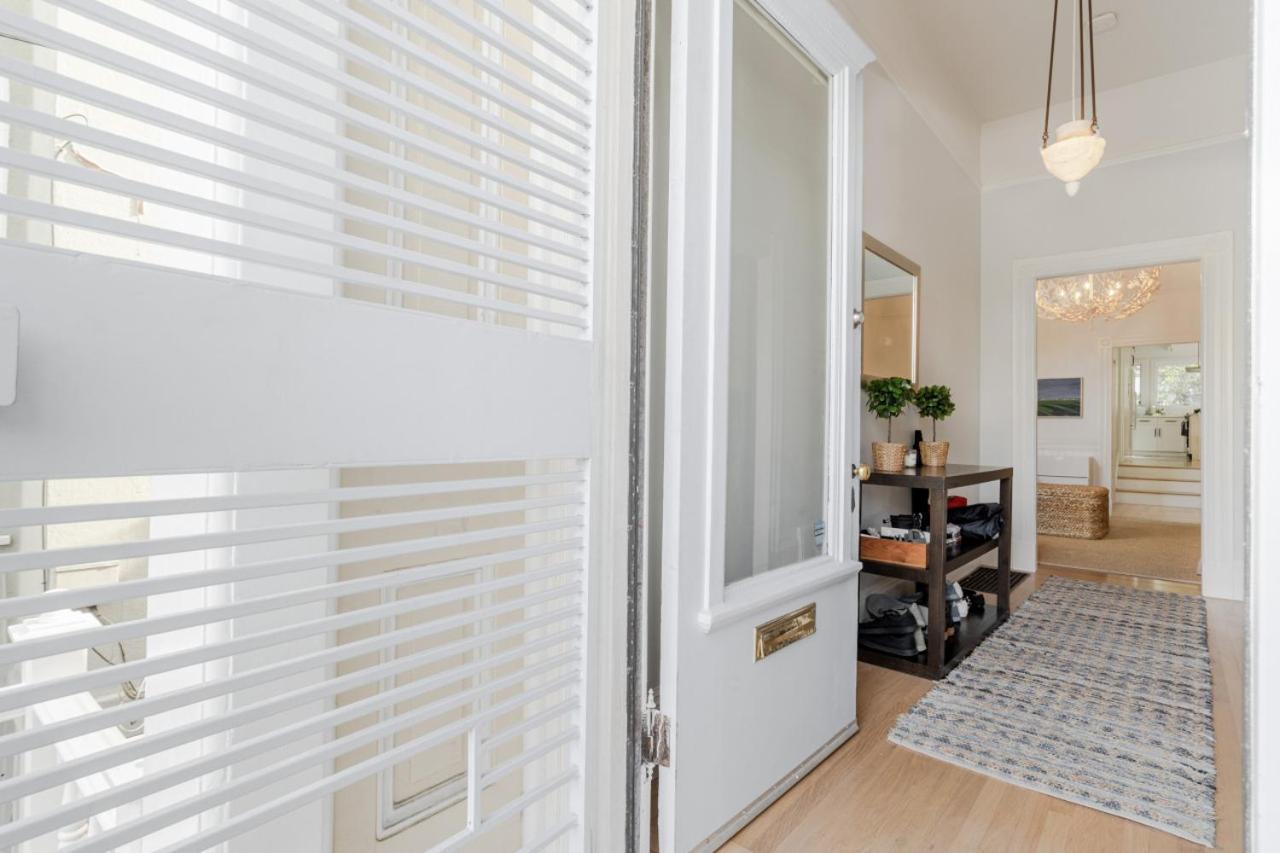Stylish And Spacious 2nd Flr 2 Bedroom Victorian * San Francisco
