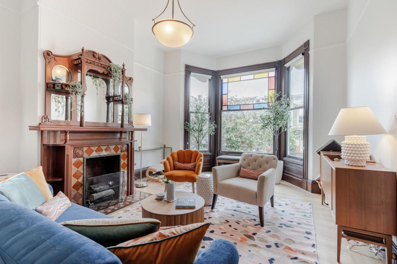 Stylish And Spacious 2nd Flr 2 Bedroom Victorian