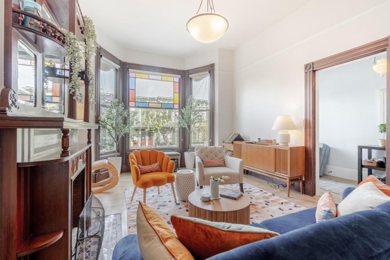 Stylish And Spacious 2nd Flr 2 Bedroom Victorian Holiday home *