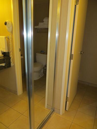 Royal Pacific Motor Hotel 2*