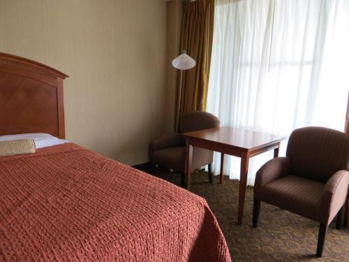 Royal Pacific Motor Hotel 2*