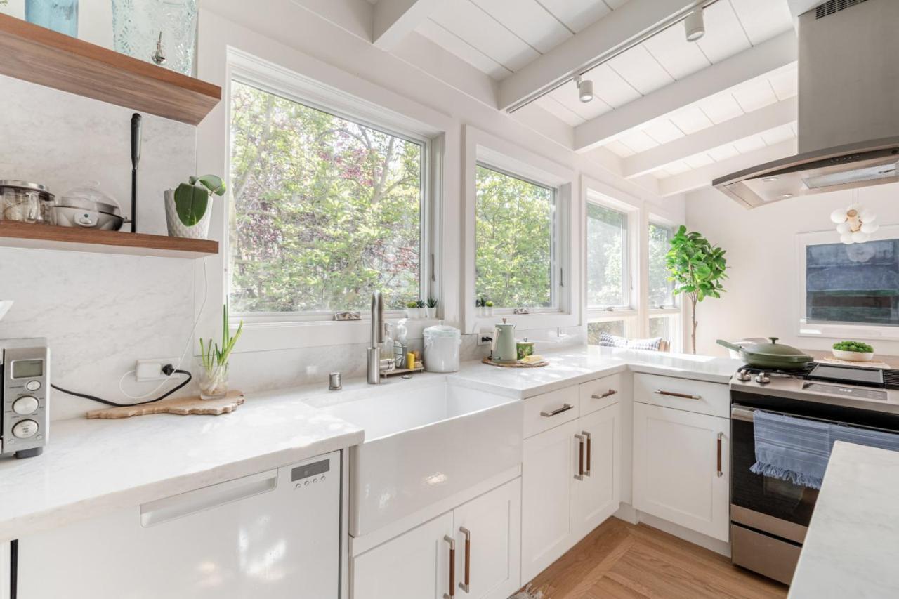 Stylish And Spacious 2nd Flr 2 Bedroom Victorian San Francisco