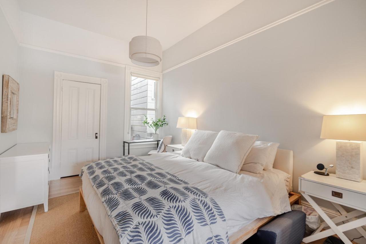 Holiday home Stylish And Spacious 2nd Flr 2 Bedroom Victorian *