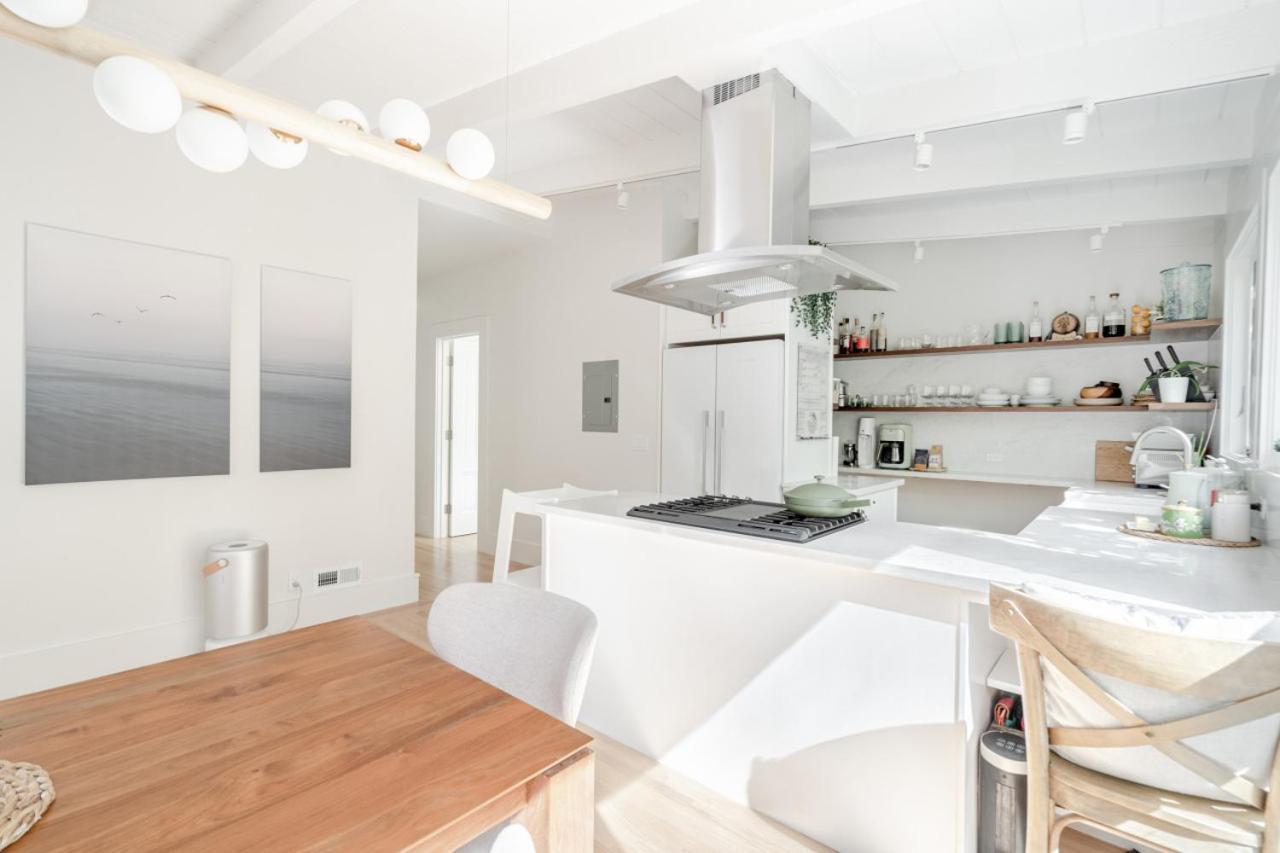 Stylish And Spacious 2nd Flr 2 Bedroom Victorian *