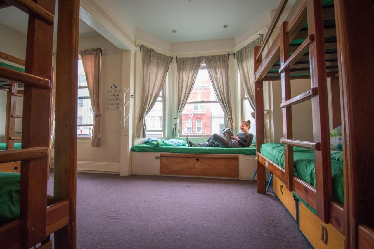 Green Tortoise Hostel *