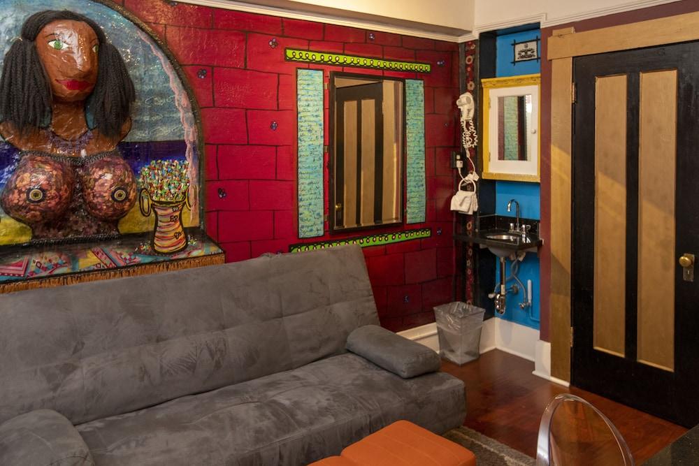 Des Arts Hotel 2*