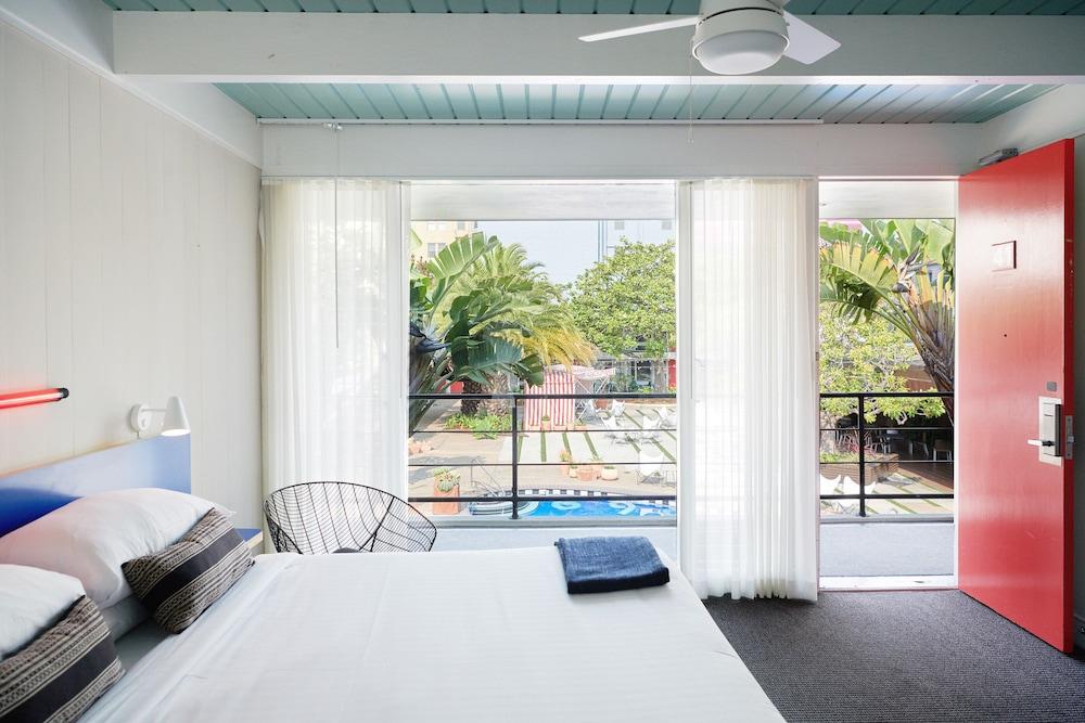 Phoenix Hotel 3*