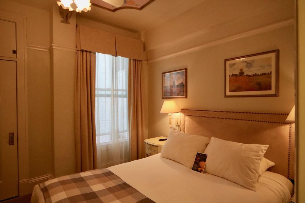 Cornell De France Hotel
