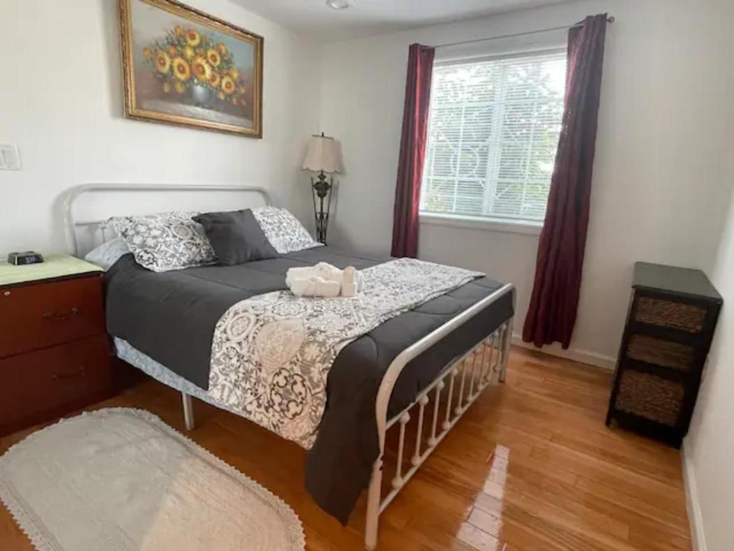 2 Bedroom With Parking Near Bart *