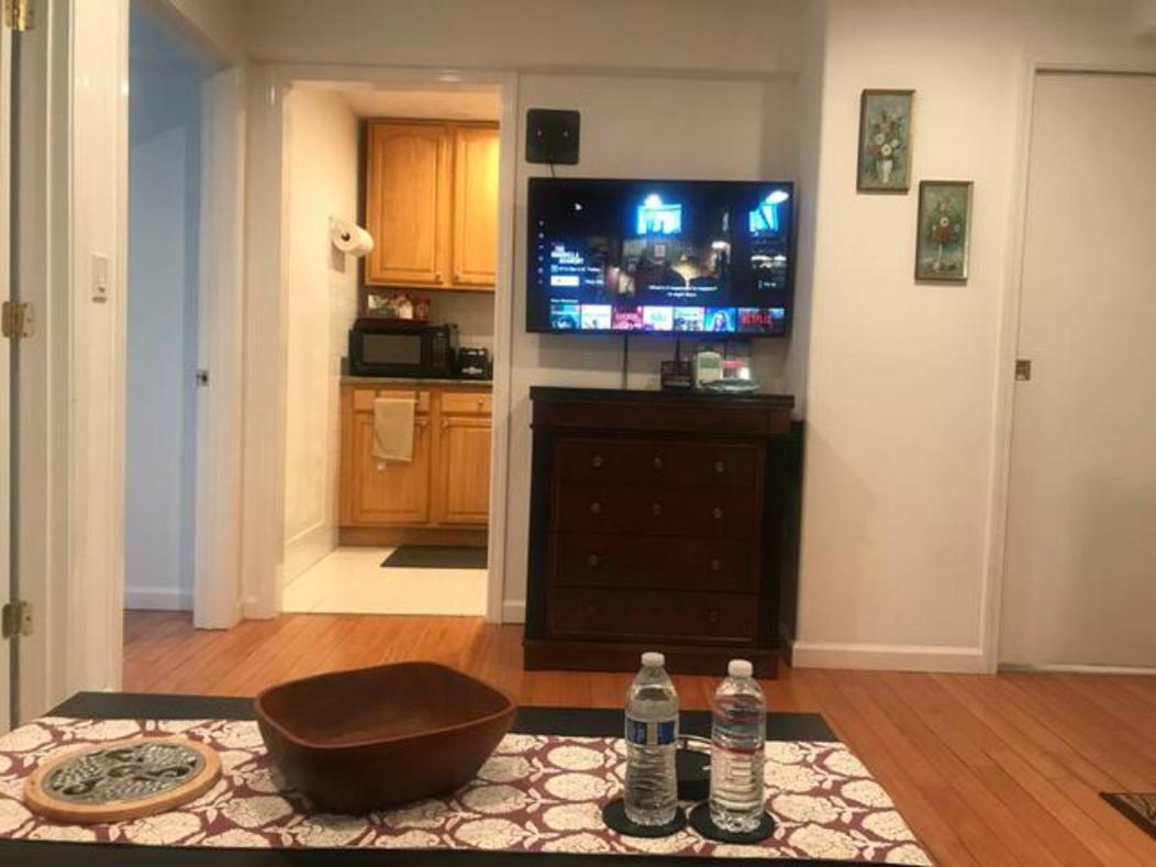 2 Bedroom With Parking Near Bart Apartment *