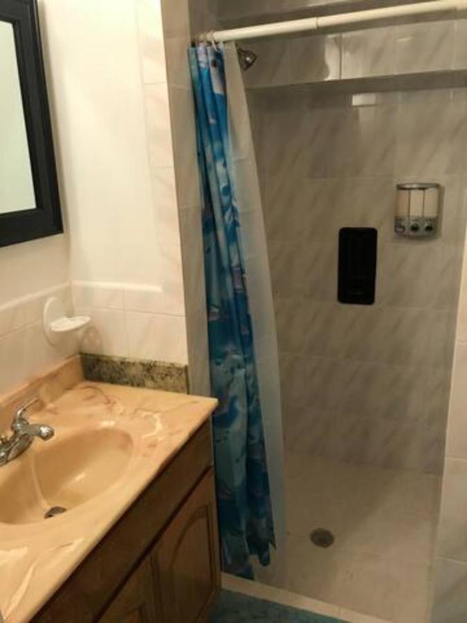 2 Bedroom With Parking Near Bart Apartment