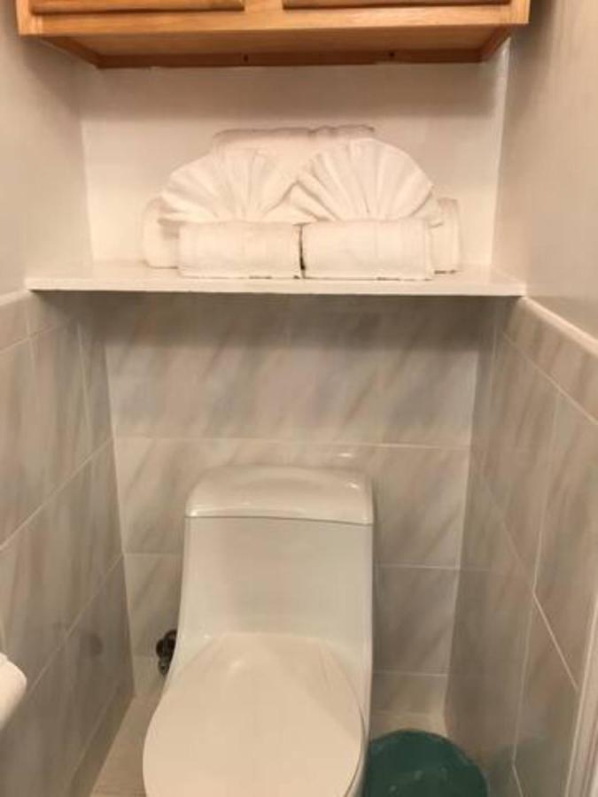 2 Bedroom With Parking Near Bart *
