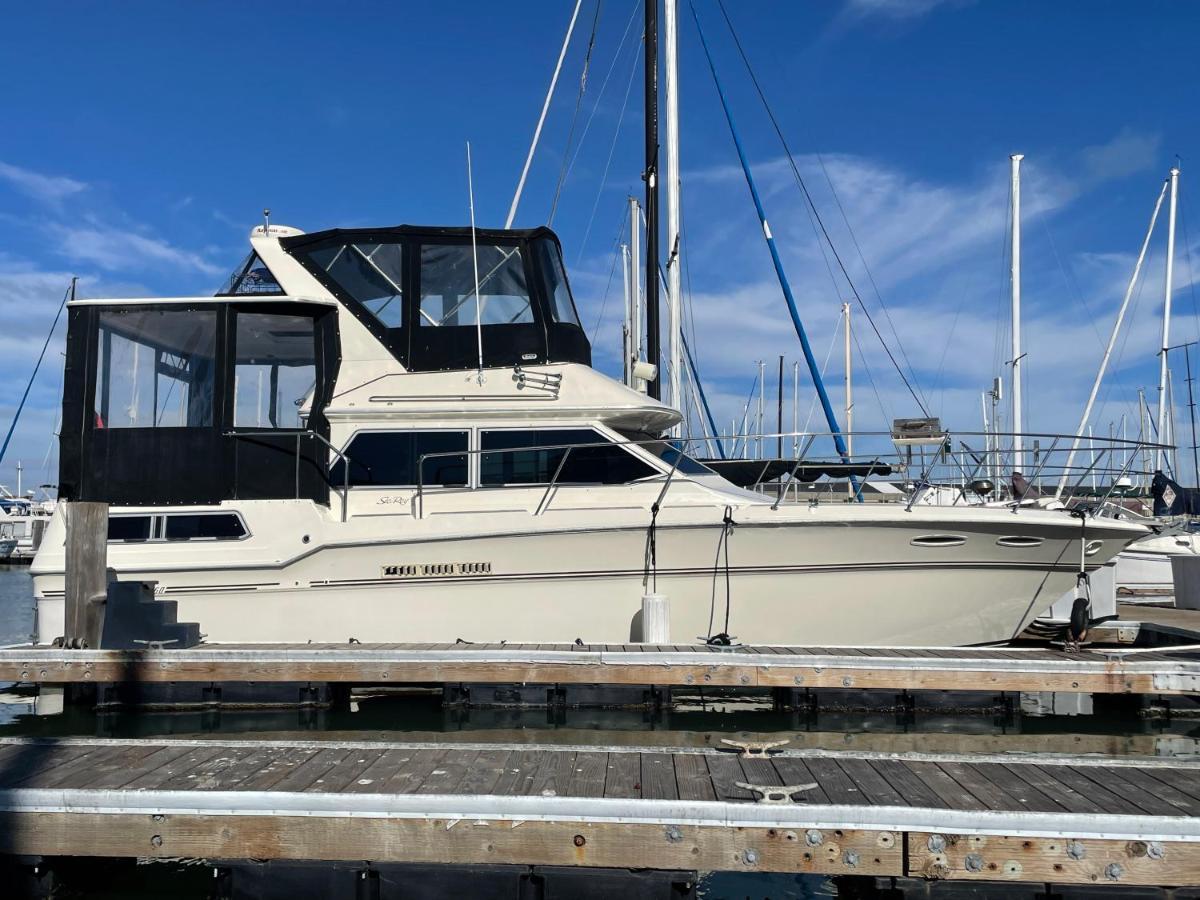Botel Private Yacht In