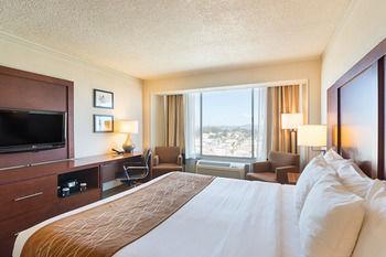 Comfort By The Bay Hotel