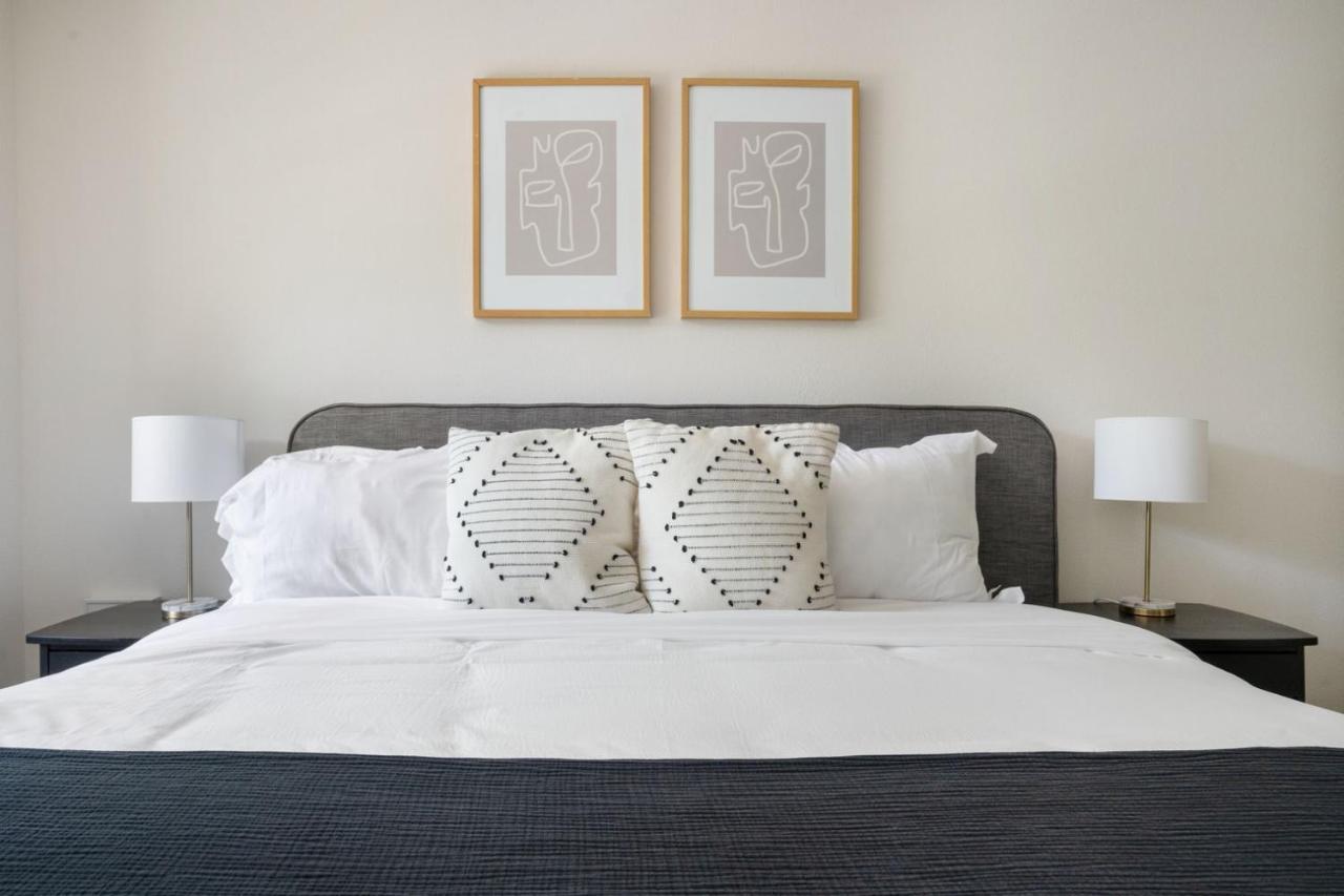 South 2br W Pool Tennis Sfo-1400 *
