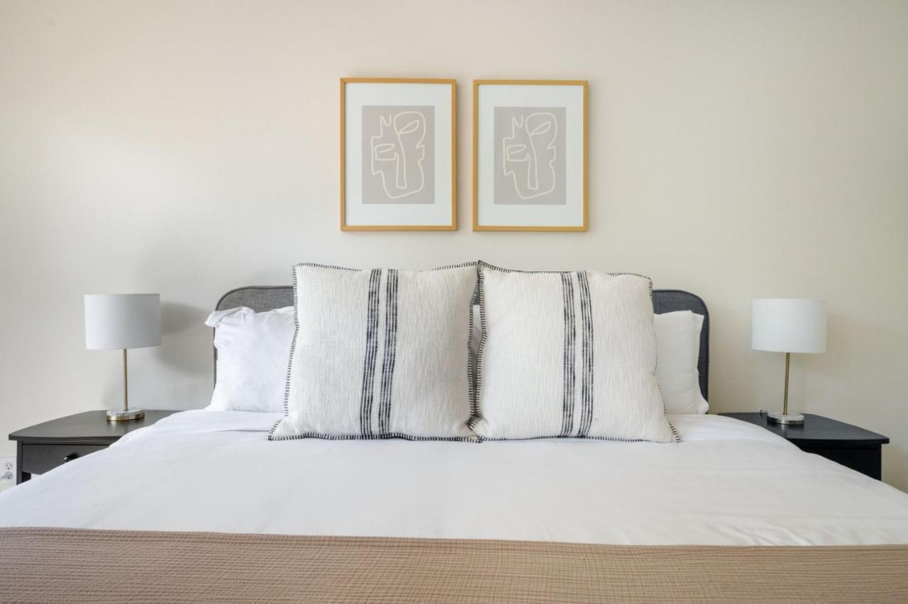 South 2br W Pool Tennis Sfo-1400