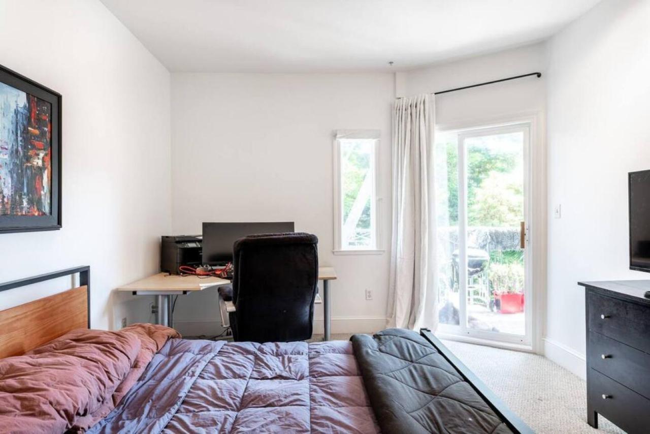Huge Open Concept Living In Location Holiday home