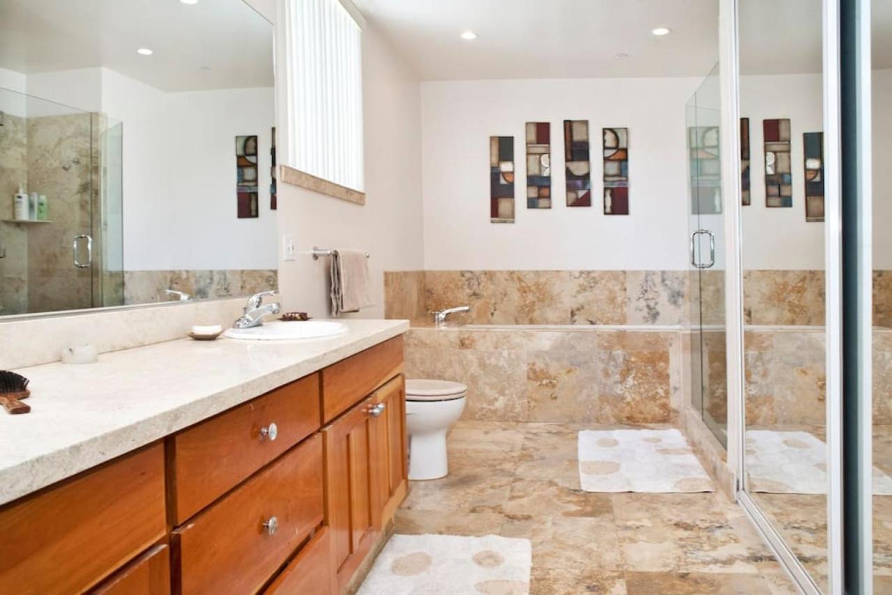 Huge Open Concept Living In Location San Francisco