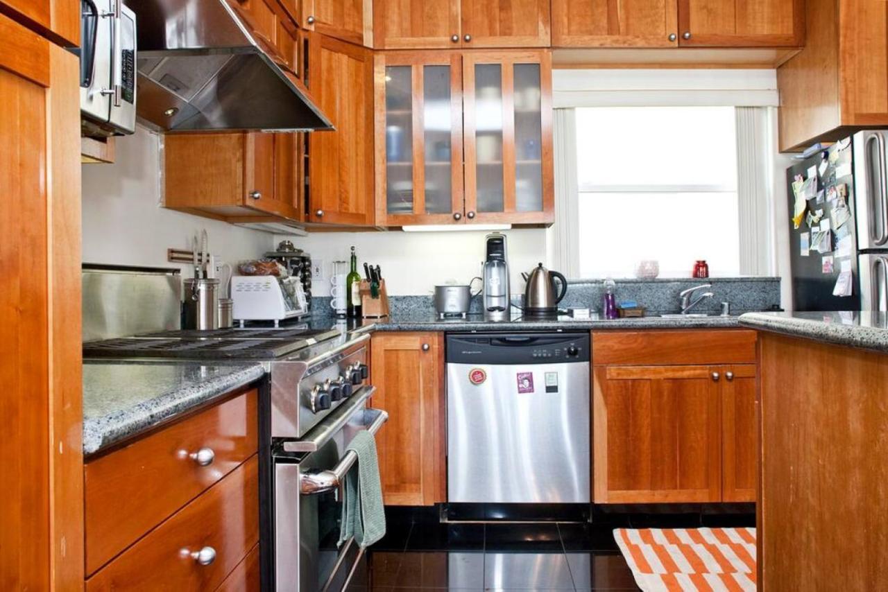 Huge Open Concept Living In Location