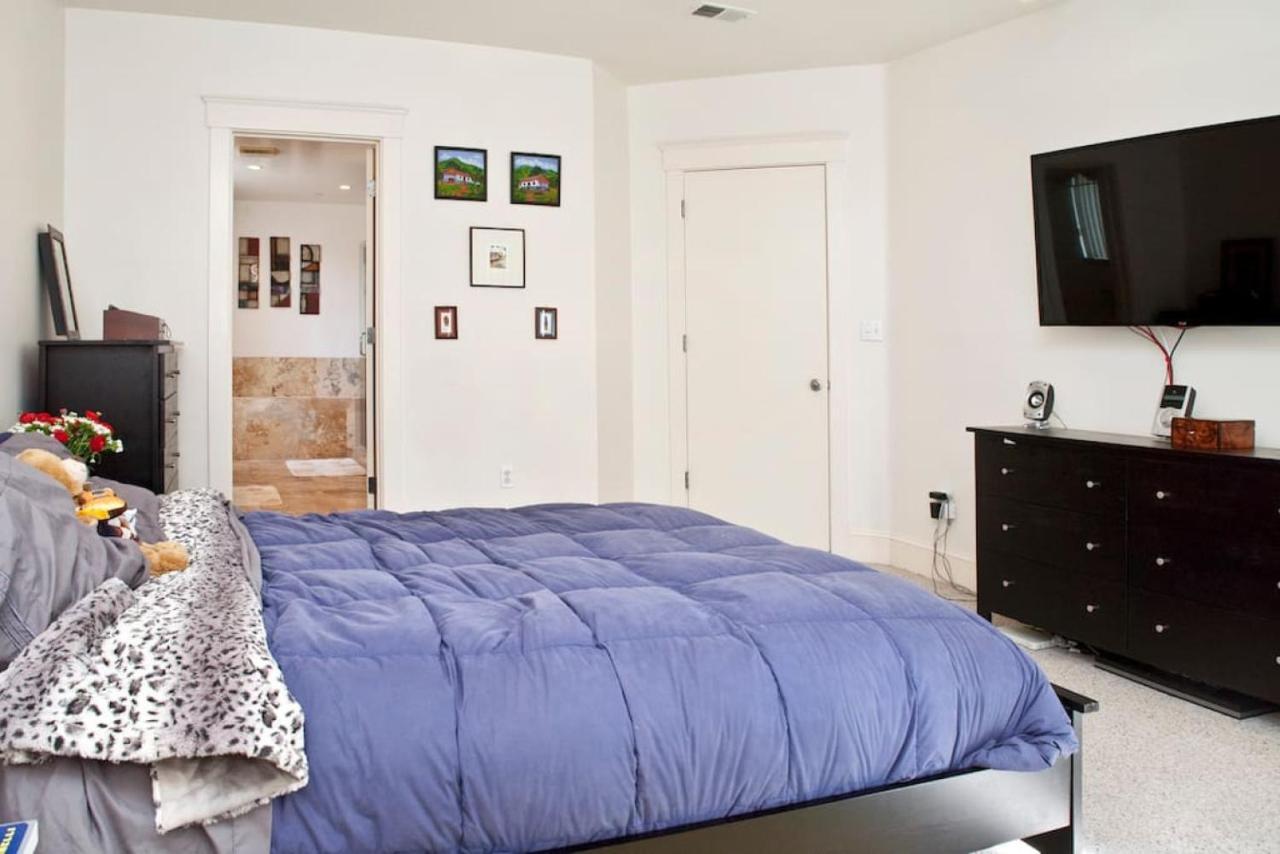 Huge Open Concept Living In Location San Francisco