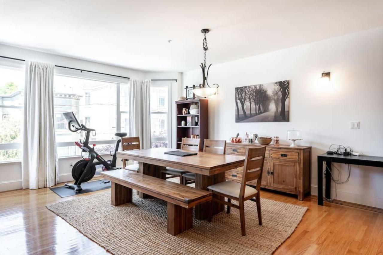 Huge Open Concept Living In Location *