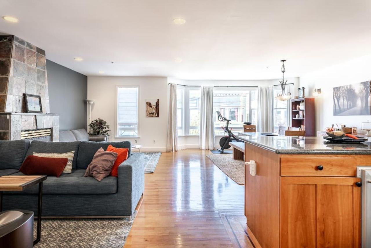 Huge Open Concept Living In Location Holiday home San Francisco