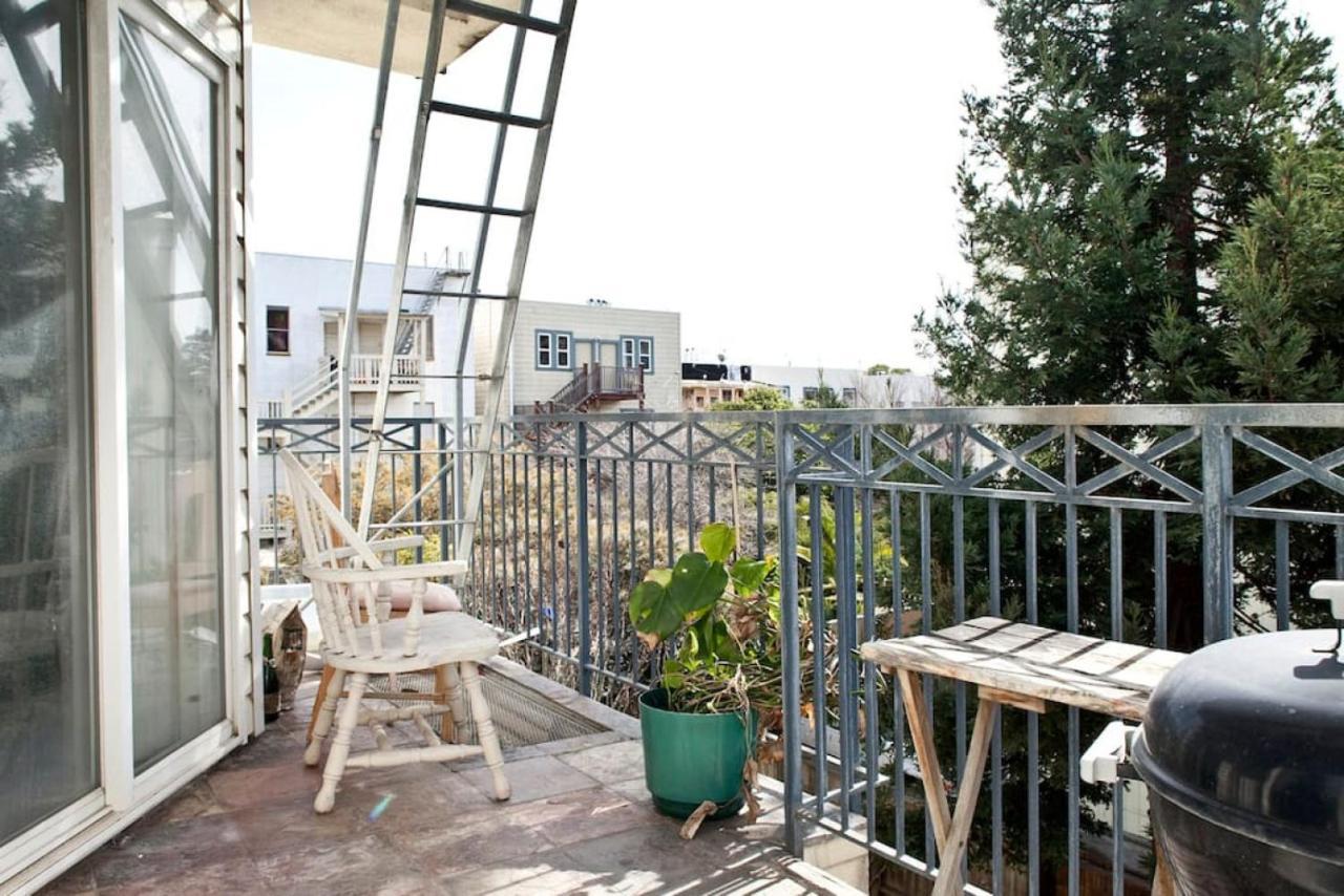 Huge Open Concept Living In Location
