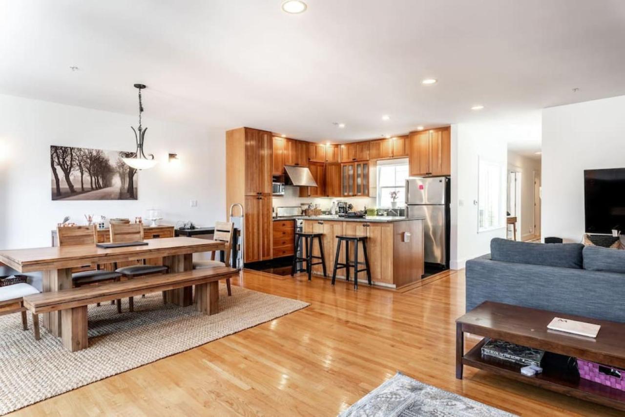 Holiday home Huge Open Concept Living In Location
