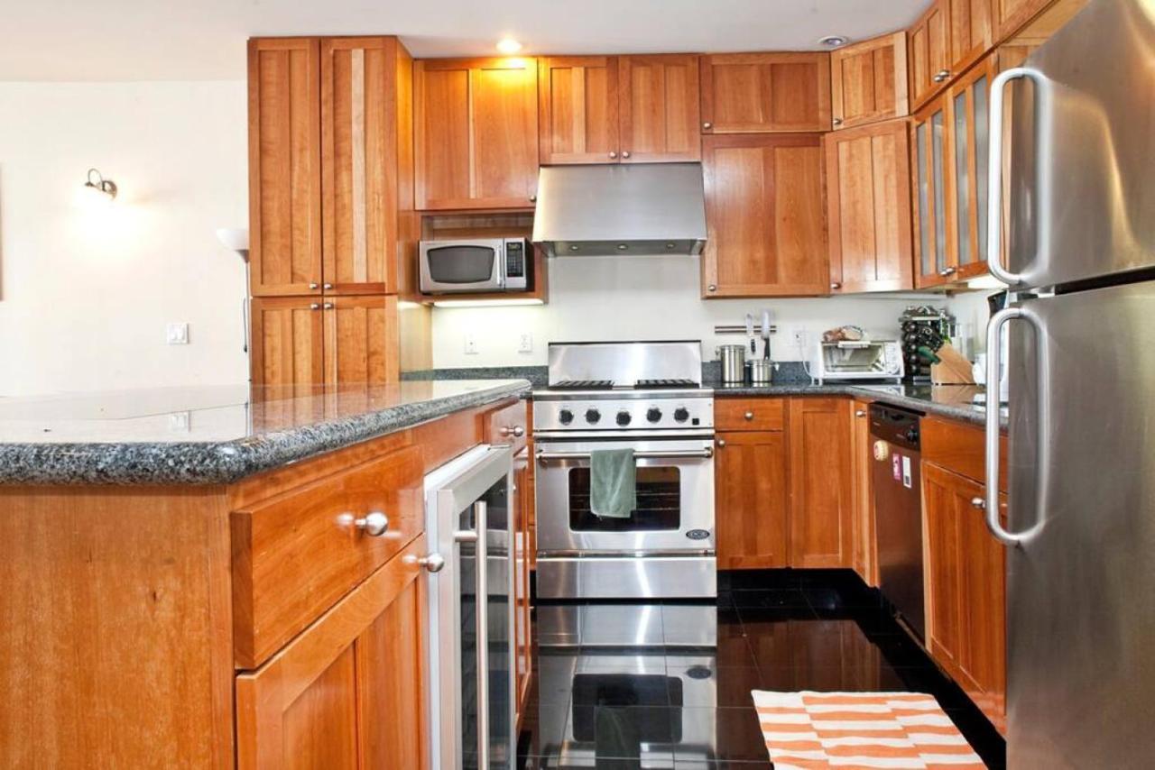 Huge Open Concept Living In Location Holiday home