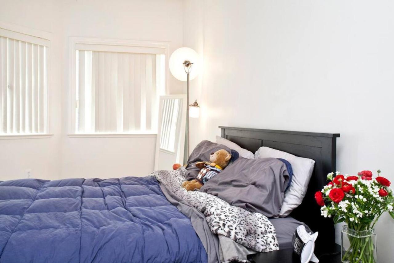 Huge Open Concept Living In Location *