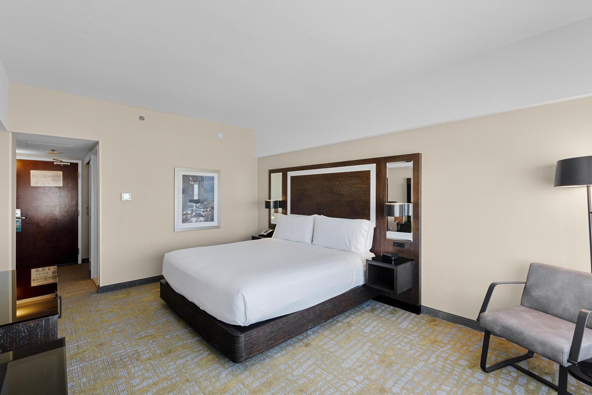 Holiday - Golden Gateway Newly Renovated With No Fee Hotel