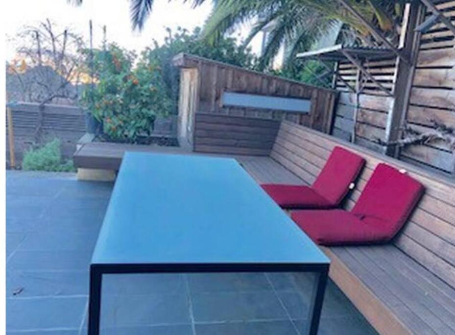 Apartment Beautiful Downtown & Bay Bridge, Vineyard Views!