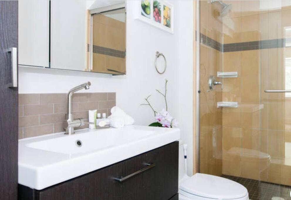 Apartment Beautiful Downtown & Bay Bridge, Vineyard Views! *