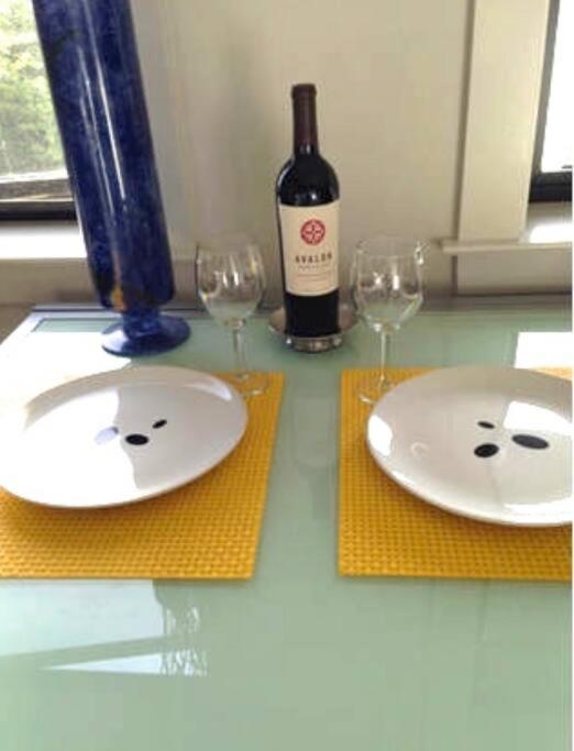 Apartment Beautiful Downtown & Bay Bridge, Vineyard Views! *