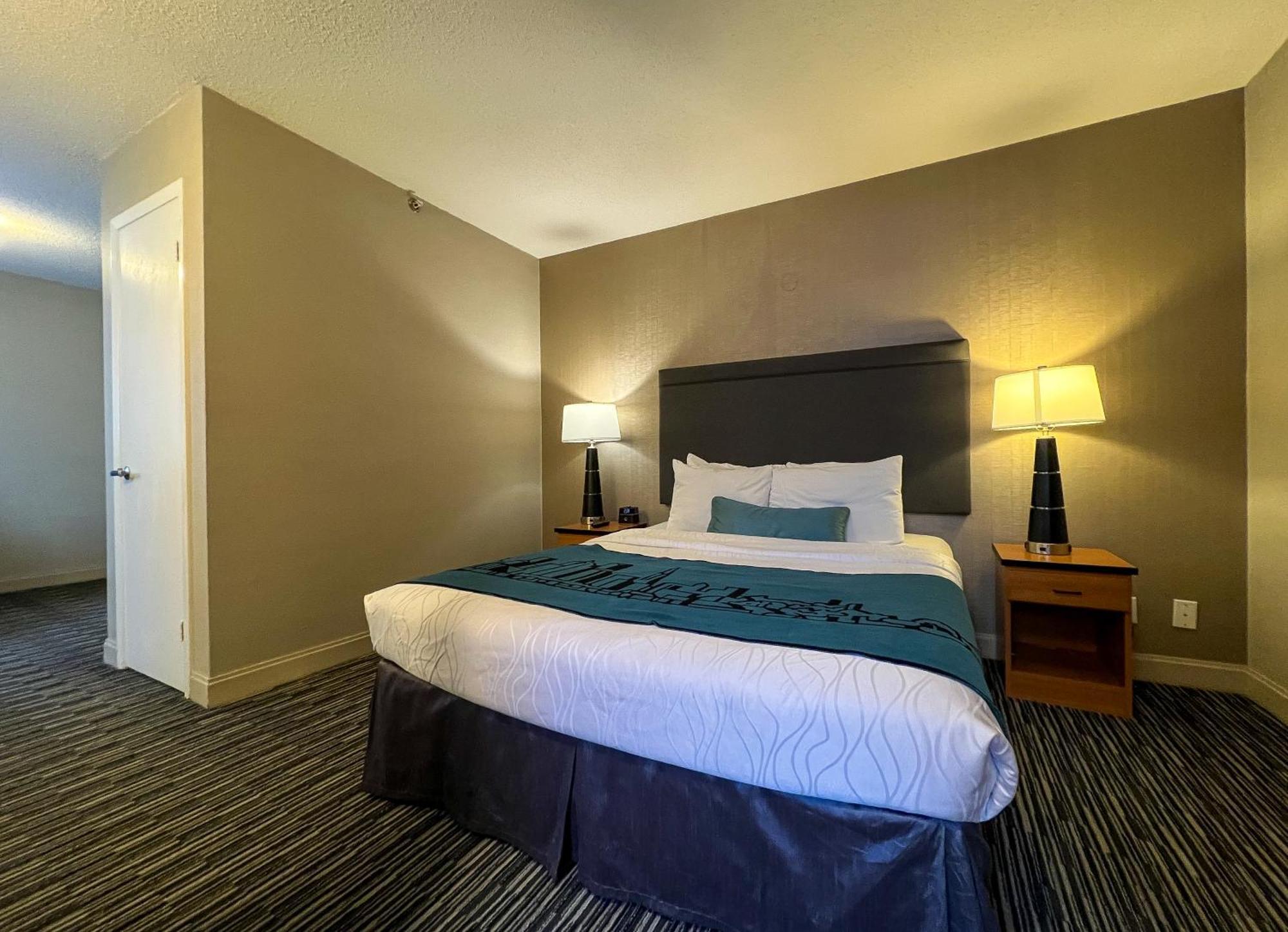 Hotel Center And
