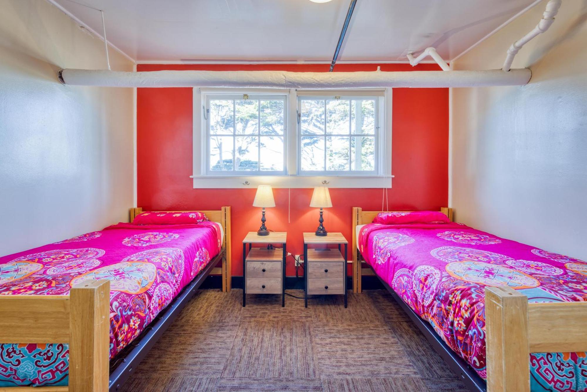 Hi Fisherman's Wharf Hostel *